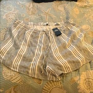 Hollister high rise shorts L